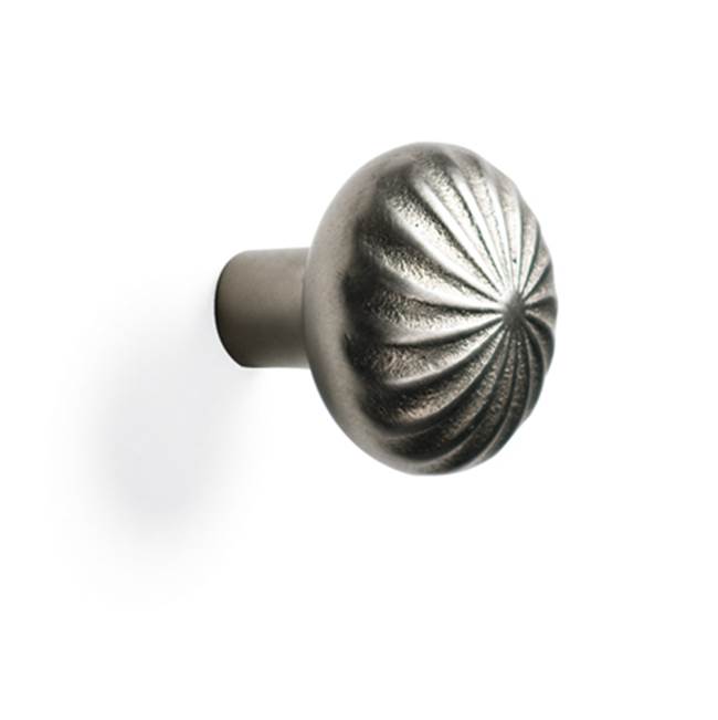 Sun Valley Bronze 1 3/8'' Giro round cabinet knob.
