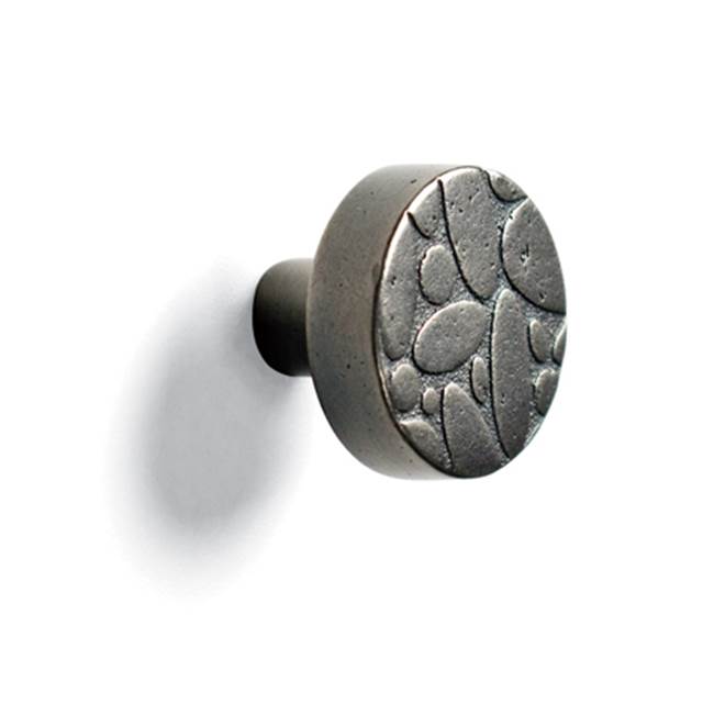 Sun Valley Bronze 1 3/8'' Stone round cabinet knob.